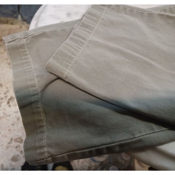 Liz Claiborne Petite Michaela Women's Capris/Short Pants SZ 10 Army Green - Picture 4 of 4